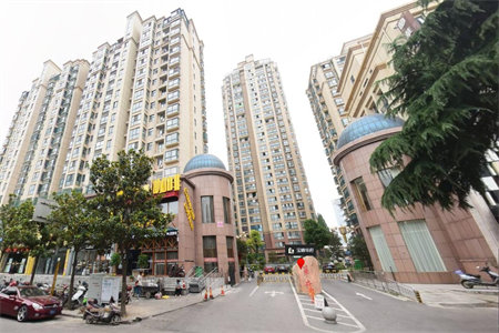 皇家半岛2室1厅1卫96平一楼高层精装45万